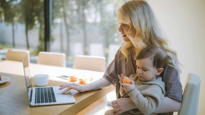 A representative image of a working mother. (Pexel)