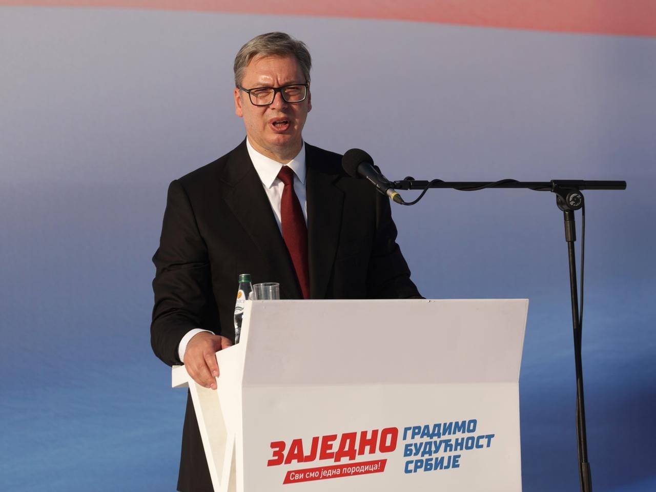 Serbiens Präsident Vucic kündigt erneut Rücktritt an | tagesschau.de