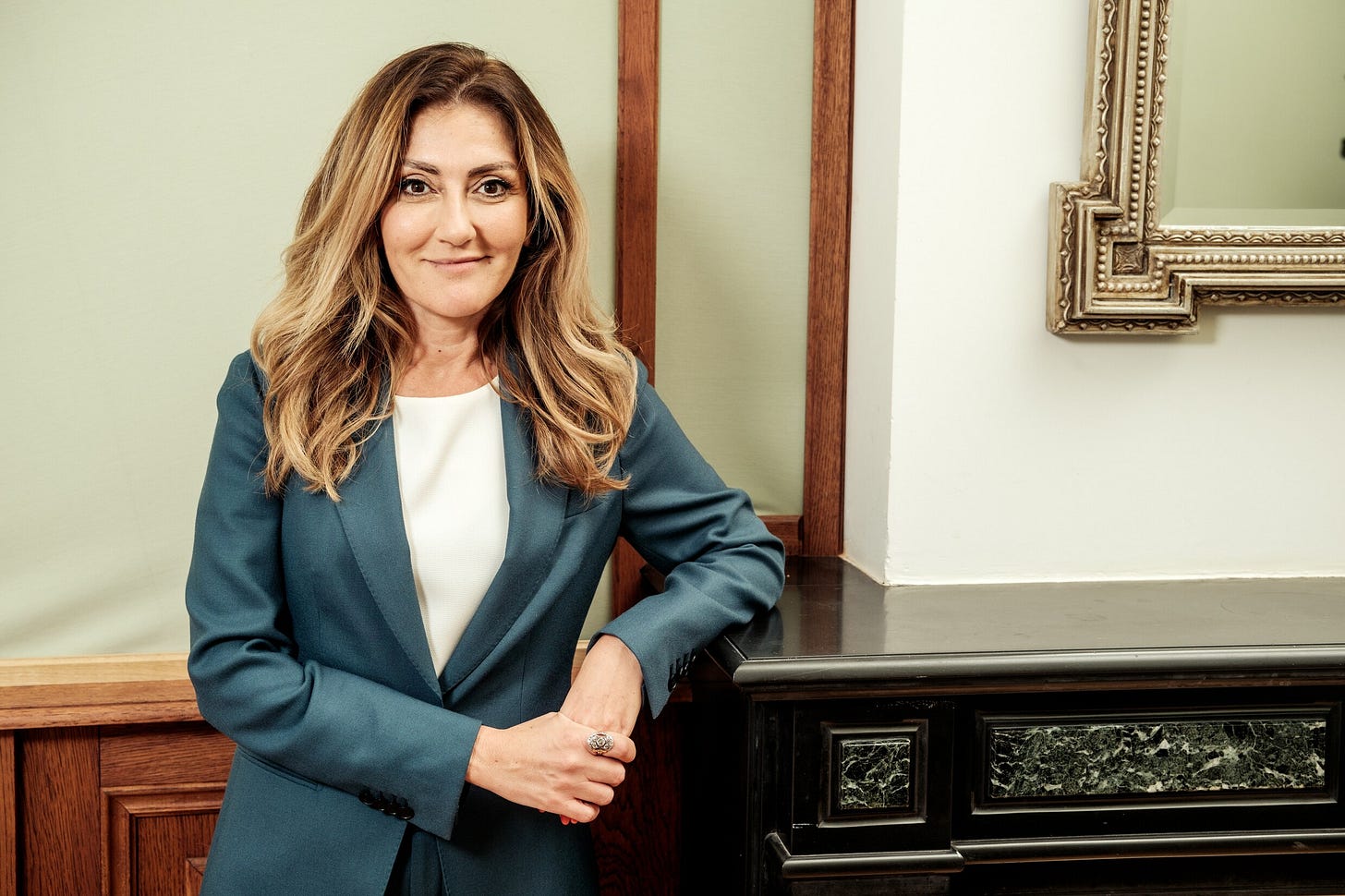 Minister Dilan Yesilgöz jaagt nu ook in Dubai en Turkije op Nederlandse  misdaadwinsten: 'Ik wil mijn collega's daar in de ogen kijken' | Het Parool