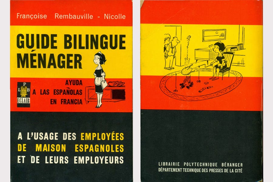 Le due facciate (fronte e retro) di una copertina di un libro, disposte affiancate. Entrambe le facciate presentano una grafica stilizzata che richiama i colori della bandiera spagnola: una larga striscia gialla centrale tra due strisce rosse. Sulla copertina frontale (a sinistra): In alto, su sfondo rosso, si legge "Françoise Rembauville - Nicolle". Sulla striscia gialla, in grandi caratteri neri, c'è il titolo "GUIDE BILINGUE MÉNAGER". Al di sotto, in rosso e nero, "AYUDA A LAS ESPAÑOLAS EN FRANCIA". Un'illustrazione mostra una donna in uniforme da domestica, con un grembiule e un fiocco nei capelli, in piedi accanto a un mobile con stoviglie. In basso, sulla striscia rossa, in bianco, si legge "A L'USAGE DES EMPLOYÉES DE MAISON ESPAGNOLES ET DE LEURS EMPLOYEURS". Sulla copertina posteriore (a destra): Mostra un'illustrazione a fumetti in bianco e nero su sfondo giallo. La scena raffigura una donna che ha acceso un falò in salotto per cucinare un pollo arrosto. Una coppia la guarda stranita sull'uscio della porta. Le due facciate (fronte e retro) di una copertina di un libro, disposte affiancate. Entrambe le facciate presentano una grafica stilizzata che richiama i colori della bandiera spagnola: una larga striscia gialla centrale tra due strisce rosse. Sulla copertina frontale (a sinistra): In alto, su sfondo rosso, si legge "Françoise Rembauville - Nicolle". Sulla striscia gialla, in grandi caratteri neri, c'è il titolo "GUIDE BILINGUE MÉNAGER". Al di sotto, in rosso e nero, "AYUDA A LAS ESPAÑOLAS EN FRANCIA". Un'illustrazione mostra una donna in uniforme da domestica, con un grembiule e un fiocco nei capelli, in piedi accanto a un mobile con stoviglie. In basso, sulla striscia rossa, in bianco, si legge "A L'USAGE DES EMPLOYÉES DE MAISON ESPAGNOLES ET DE LEURS EMPLOYEURS". Sulla copertina posteriore (a destra): Mostra un'illustrazione a fumetti in bianco e nero su sfondo giallo. La scena raffigura una donna che ha acceso un falò in salotto per cucinare un pollo arrosto. Una coppia la guarda stranita sull'uscio della porta.