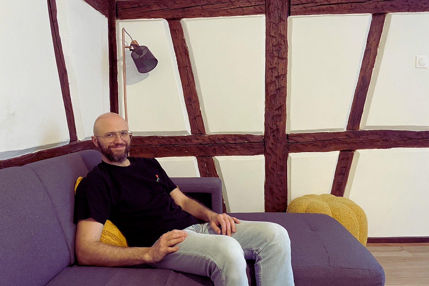 Photo de Yoann sur un canapé Photo de Yoann sur un canapé