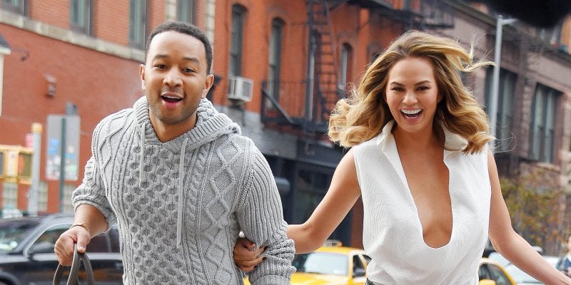 john legend helps chrissy teigen depression