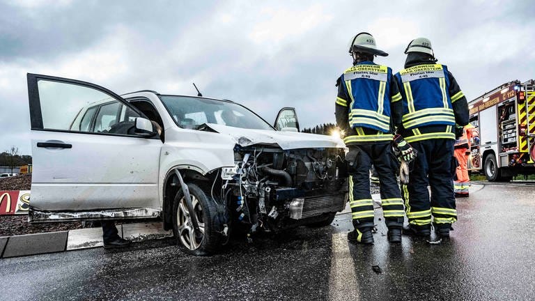 Auto des verstorbenen Fahrers in Fischbach nach dem Unfall (Foto: SWR/Foto Hosser) Auto des verstorbenen Fahrers in Fischbach nach dem Unfall (Foto: SWR/Foto Hosser)