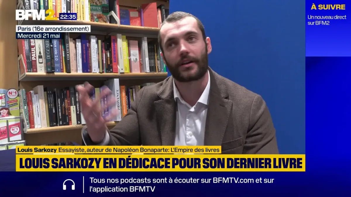 Louis Sarkozy en séance de dédicaces de son dernier livre sur Napoléon  Bonaparte