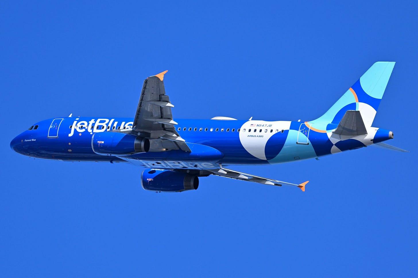 JetBlue Airbus A320 departing Boston