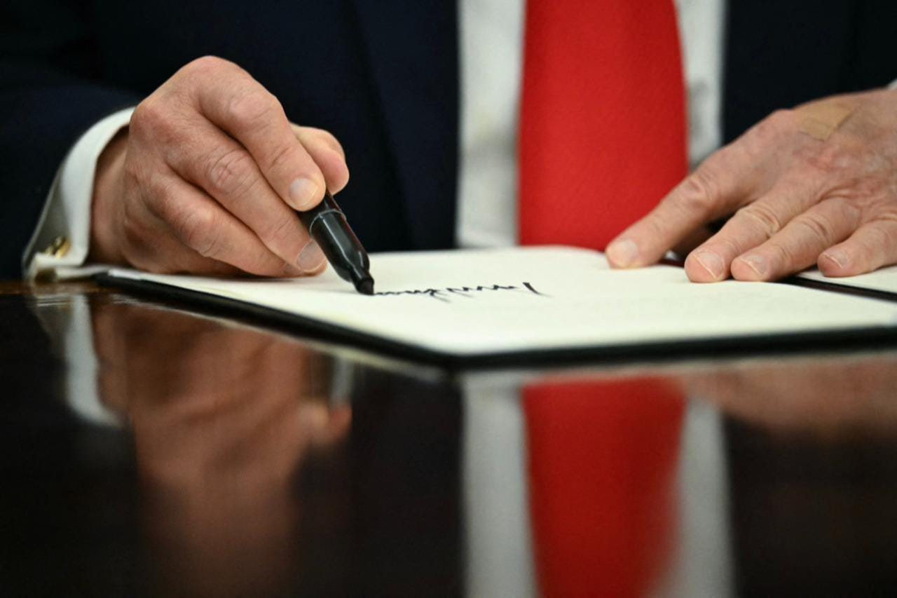 Trump signs Iran memorandum as US releases full ceasefire text - Türkiye Today Trump signs Iran memorandum as US releases full ceasefire text - Türkiye Today