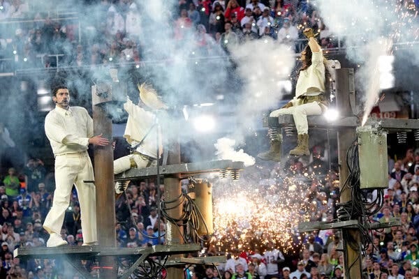 Bad Bunny Super Bowl Halftime Review: A History Lesson Full of Puerto Rican  Pride - The New York Times