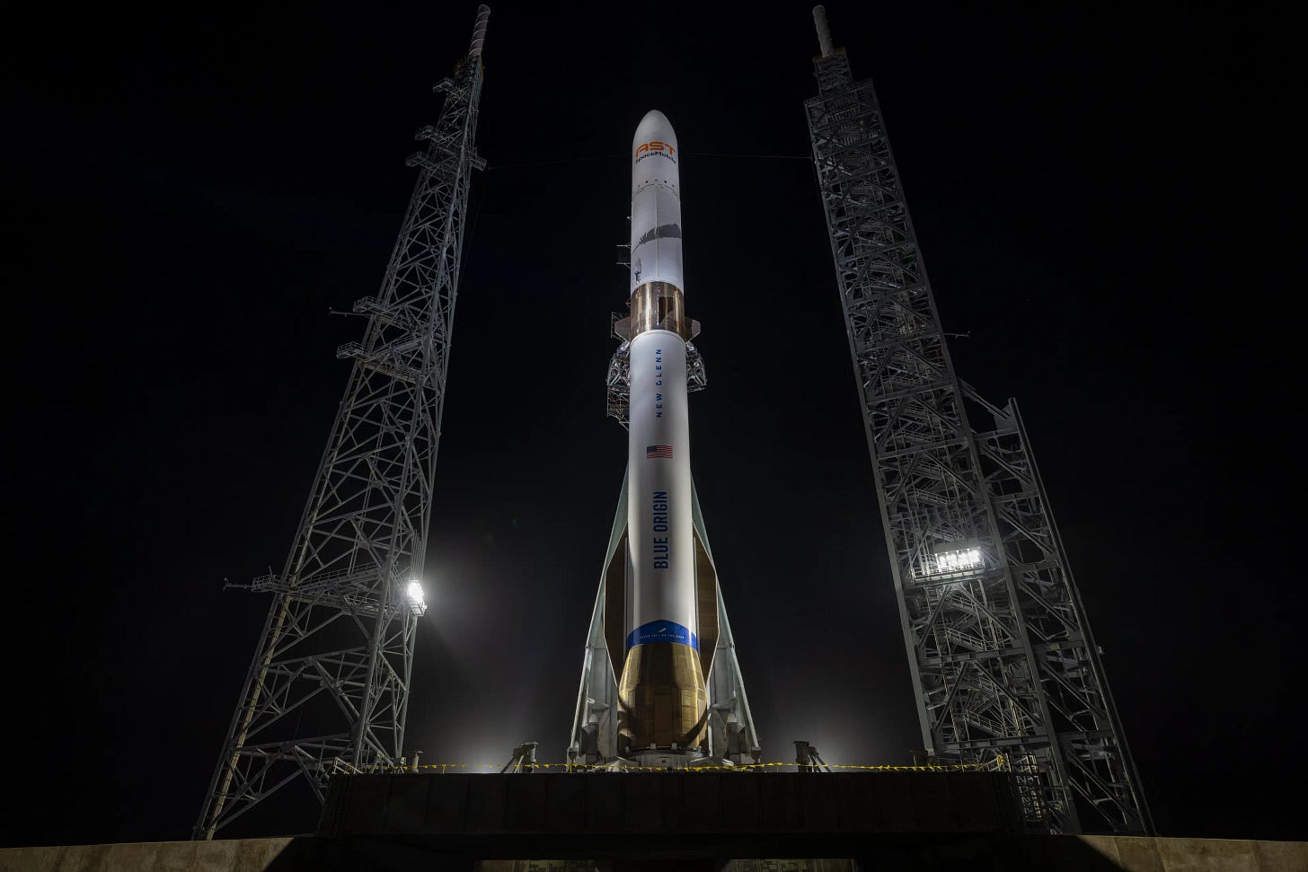 New Glenn on the launch pad at LC-36 ahead of the NG-3 mission.