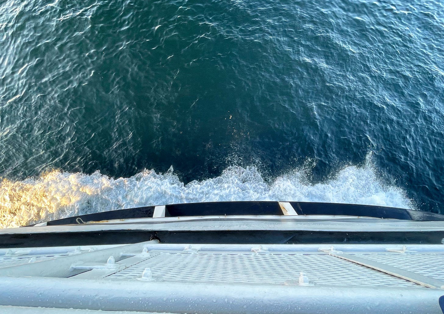 sixburnersue ferry railing