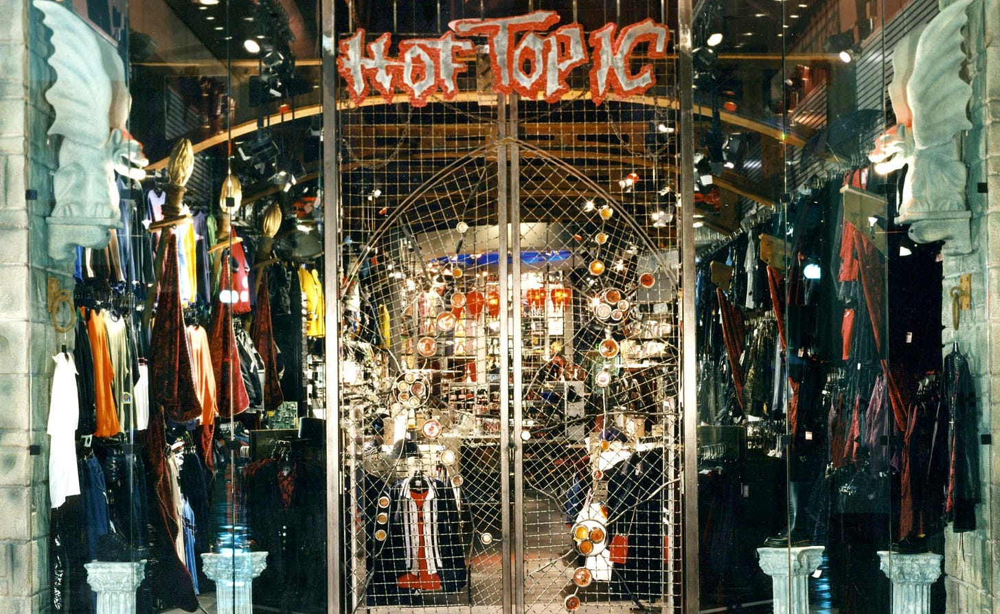 Who remembers PEAK Hot Topic in the early-mid 2000's??? : r/numetal