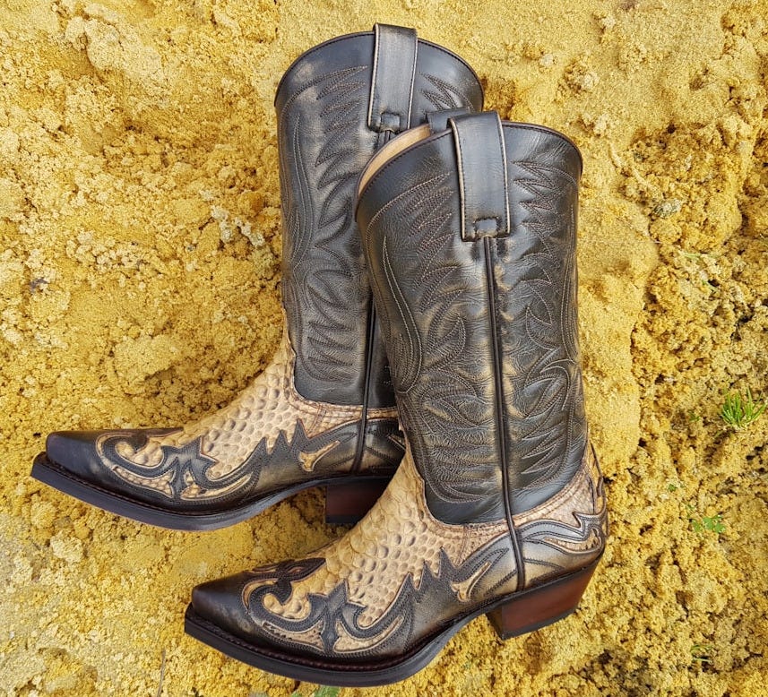 a pair of cowboy boots sitting on the ground