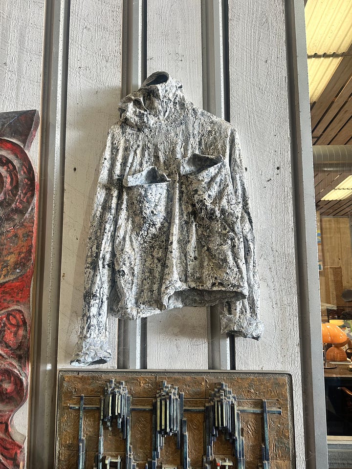 Trompe l'oeil wood shirts at round top