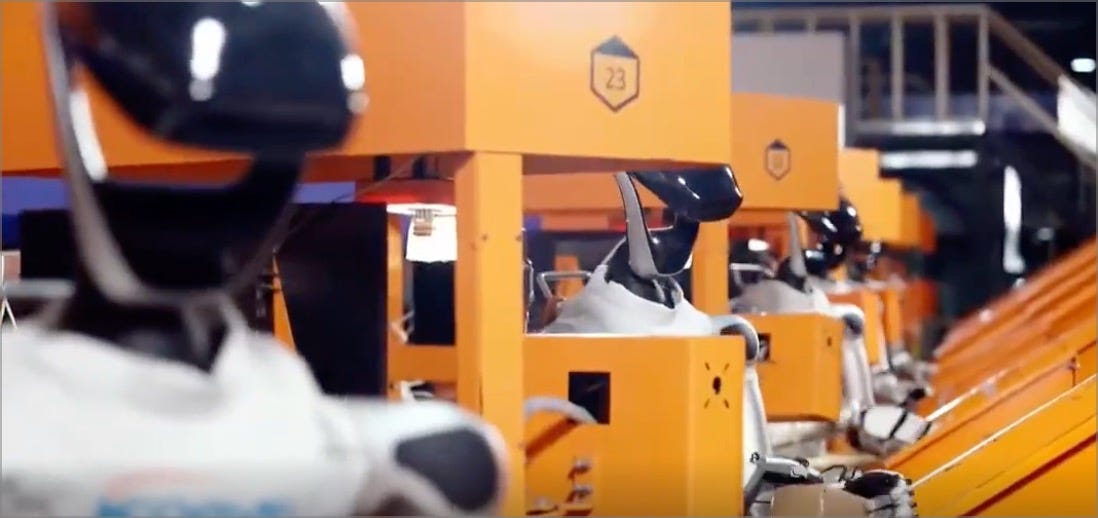 Robots chinos invaden un almacén de logística. 