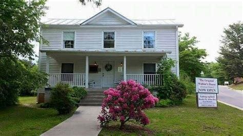 The real Hamner/Walton home. I would love to go there. | Outdoor ...
