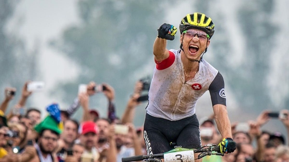 Nino Schurter breaks arm in scooter accident
