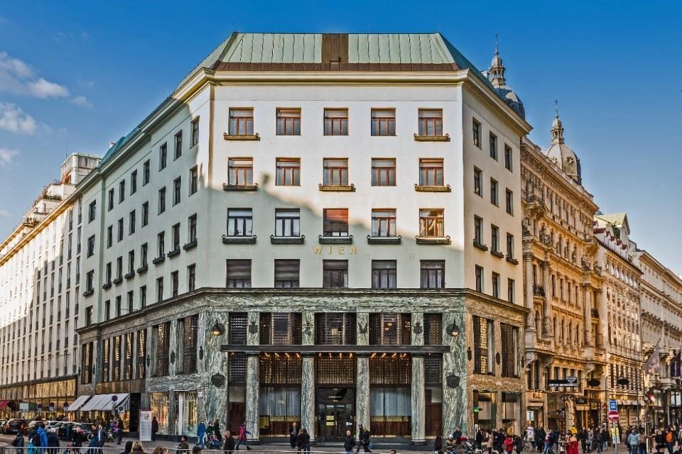 Adolf Loos e Ornamento e Delitto: l’architettura moderna senza fronzoli Adolf Loos e Ornamento e Delitto: l’architettura moderna senza fronzoli