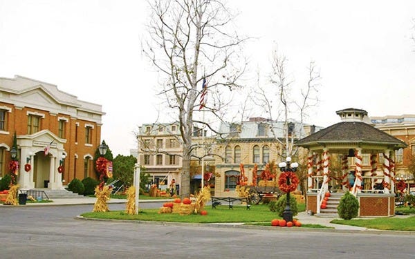 Stars Hollow town square setting as character | rmrk*st | Remarkist Magazine