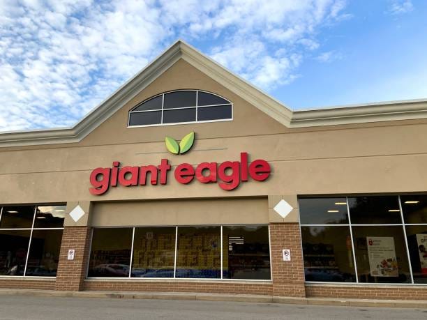 Giant Eagle Grocery Store Pittsburgh, USA September 21, 2022Giant Eagle grocery store in Glenshaw, Pa Giant Eagle is a large grocery store chain in Pennsylvania and surrounding states. Giant Eagle grocery store stock pictures, royalty-free photos & images Giant Eagle Grocery Store Pittsburgh, USA September 21, 2022Giant Eagle grocery store in Glenshaw, Pa Giant Eagle is a large grocery store chain in Pennsylvania and surrounding states. Giant Eagle grocery store stock pictures, royalty-free photos & images