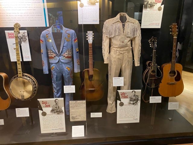 Various photos of Nashville’s tourist highlights, including its signature food “hot chicken,” Country Music HOF exhibits, and its replica of the Greek Parthenon.