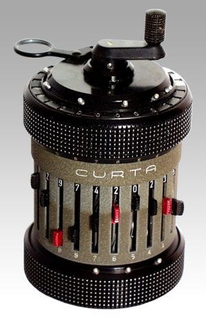20260916_calculadora_modelo_curta_type_II, Calculadora do modelo Curta Type II, conhecida pela pequena dimensão e design compacto - Foto: Reprodução / Gilai Collectibles