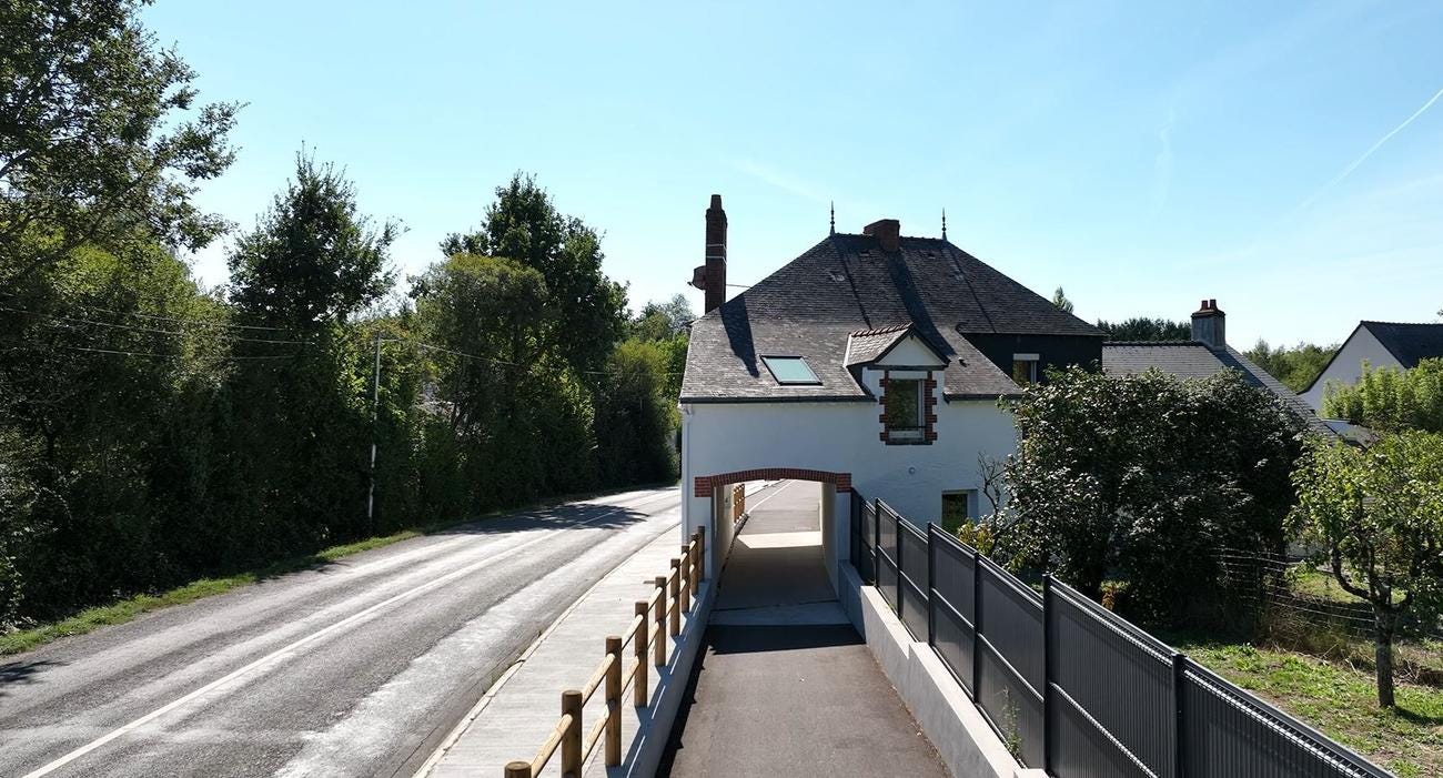 Des propriétaires ont accepté de vendre leur maison de 185 m² pour 2100 euros le m² environ, fin 2020.