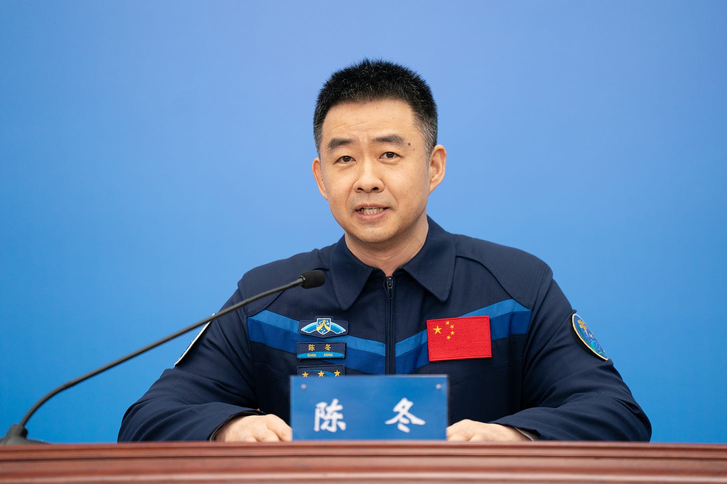 Chen Dong speaking to members of the press on January 16th 2026.