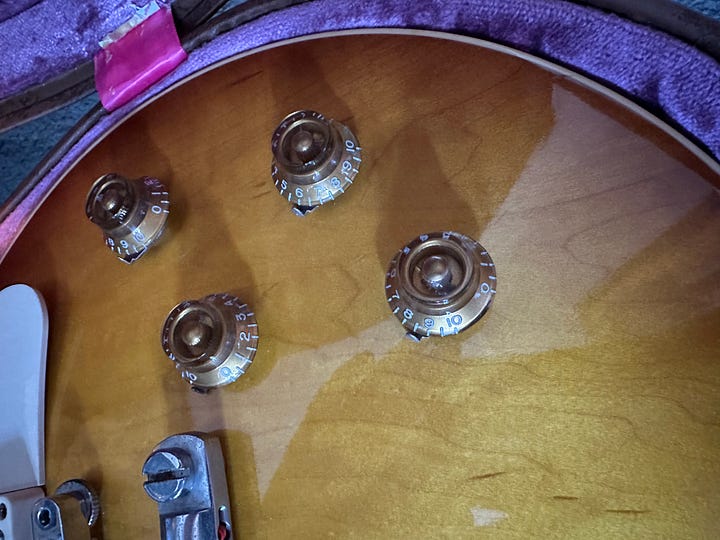 Control knob configurations on different guitars
