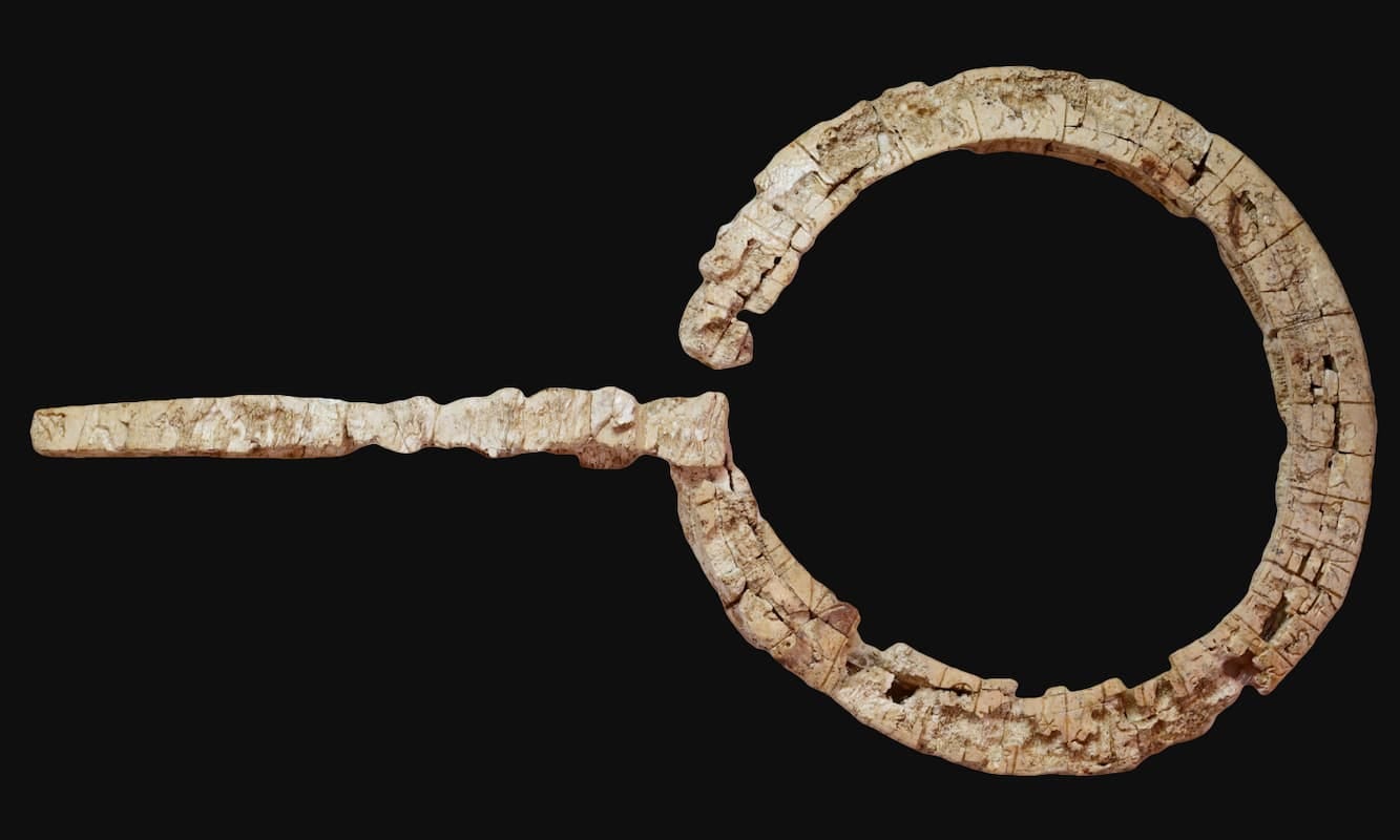 Linear A Script Examples Archaeologists discover the longest known inscription in the ...