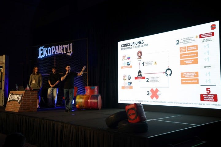 Durante la charla, mostraron un modelo hipotético de robo de cuenta. Foto: Mauro Julián Fernández