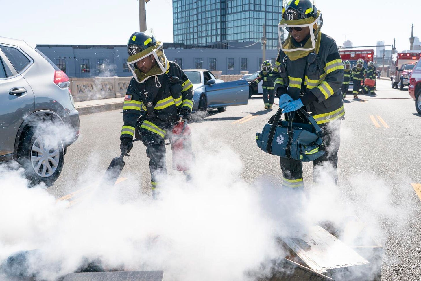 9-1-1' on Fox 'Bee-nado' event shows the power of network TV - Los Angeles  Times