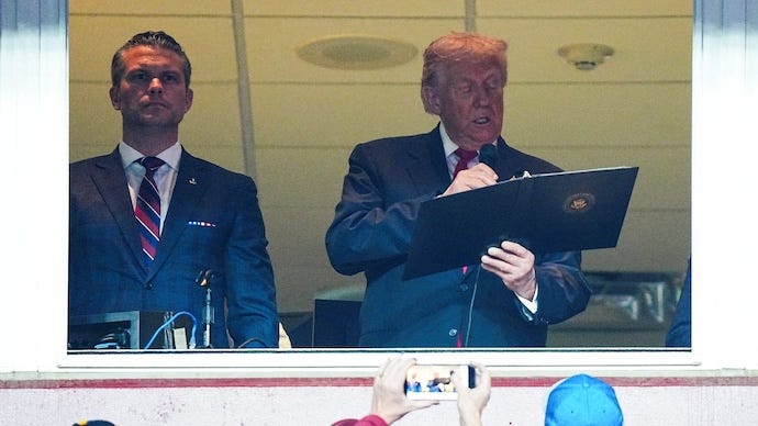 Watch: Trump booed by NFL fans during historic appearance at regular-season  Commanders-Lions game - India Today