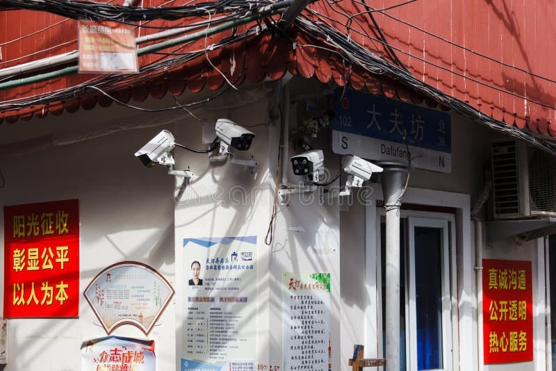 上好中国20042020号街角的监控摄像头 编辑类照片. 图片 包括有 红色, 监视, 世界, 安全性 - 244824911