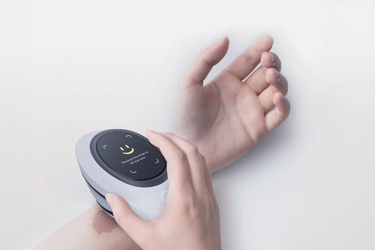 device AI smiley hands scanning