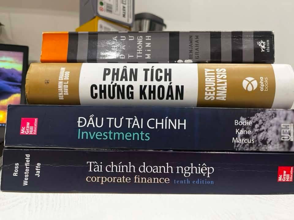 Có thể là hình ảnh về văn bản cho biết 'HASE 16 H ف MiNH N N 人 ٣ PHÂN TίCΗ CHỨNG KHOÁN HO nhana酒 Mc Graw Education tion alpha books SECURITY ANALYSIS ĐẦU TƯ TÀI CHÍNH Investments Bodie Kane Marcus Ross Westerfield Jaffe 미 Tài chính doanh nghiệp corporate finance tenth tenthedition edition 生' Có thể là hình ảnh về văn bản cho biết 'HASE 16 H ف MiNH N N 人 ٣ PHÂN TίCΗ CHỨNG KHOÁN HO nhana酒 Mc Graw Education tion alpha books SECURITY ANALYSIS ĐẦU TƯ TÀI CHÍNH Investments Bodie Kane Marcus Ross Westerfield Jaffe 미 Tài chính doanh nghiệp corporate finance tenth tenthedition edition 生'