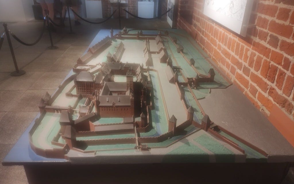 A model of the whole of the castle site shows the scale of the walls and the layout of the high, middle and lower castle areas