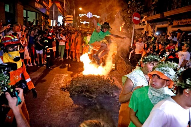 Xàbia lives the magical Nit de Sant Joan with fire, tradition and correfocs