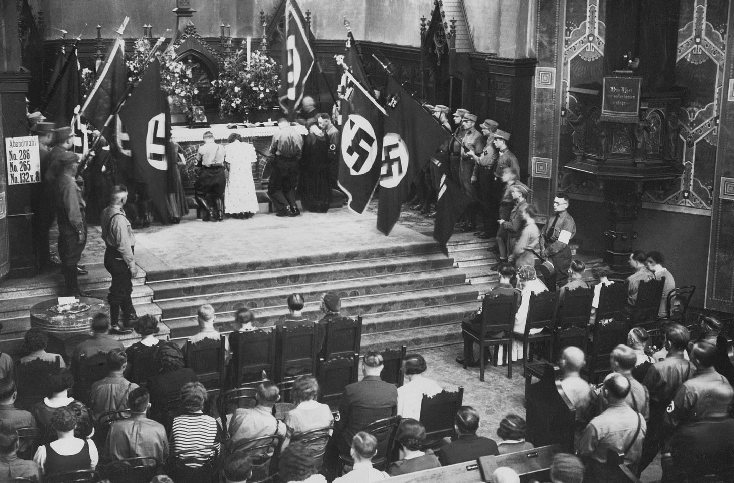 Ð¡Ð¸Ð¼Ð²Ð¾Ð»Ñ Ð³Ð¾ÑÑÐ´Ð°ÑÑÑÐ²Ð° Ð½Ð° Ð»Ð¸ÑÑÑÐ³Ð¸Ð¸ â Ðº ÑÐµÐ¼Ñ ÑÑÐ¾ Ð¿ÑÐ¸Ð²Ð¾Ð´Ð¸Ñ.