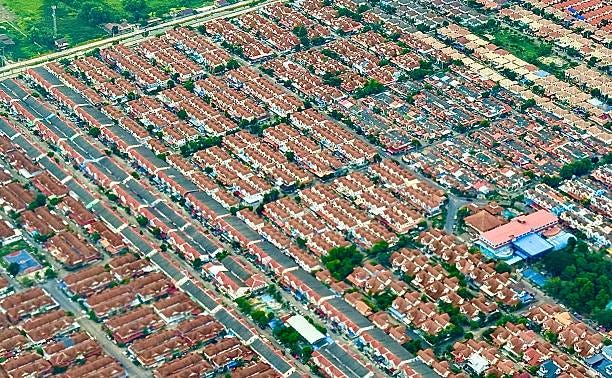 aerial view of townhouses and urban development areas. - missing middle housing stock pictures, royalty-free photos & images