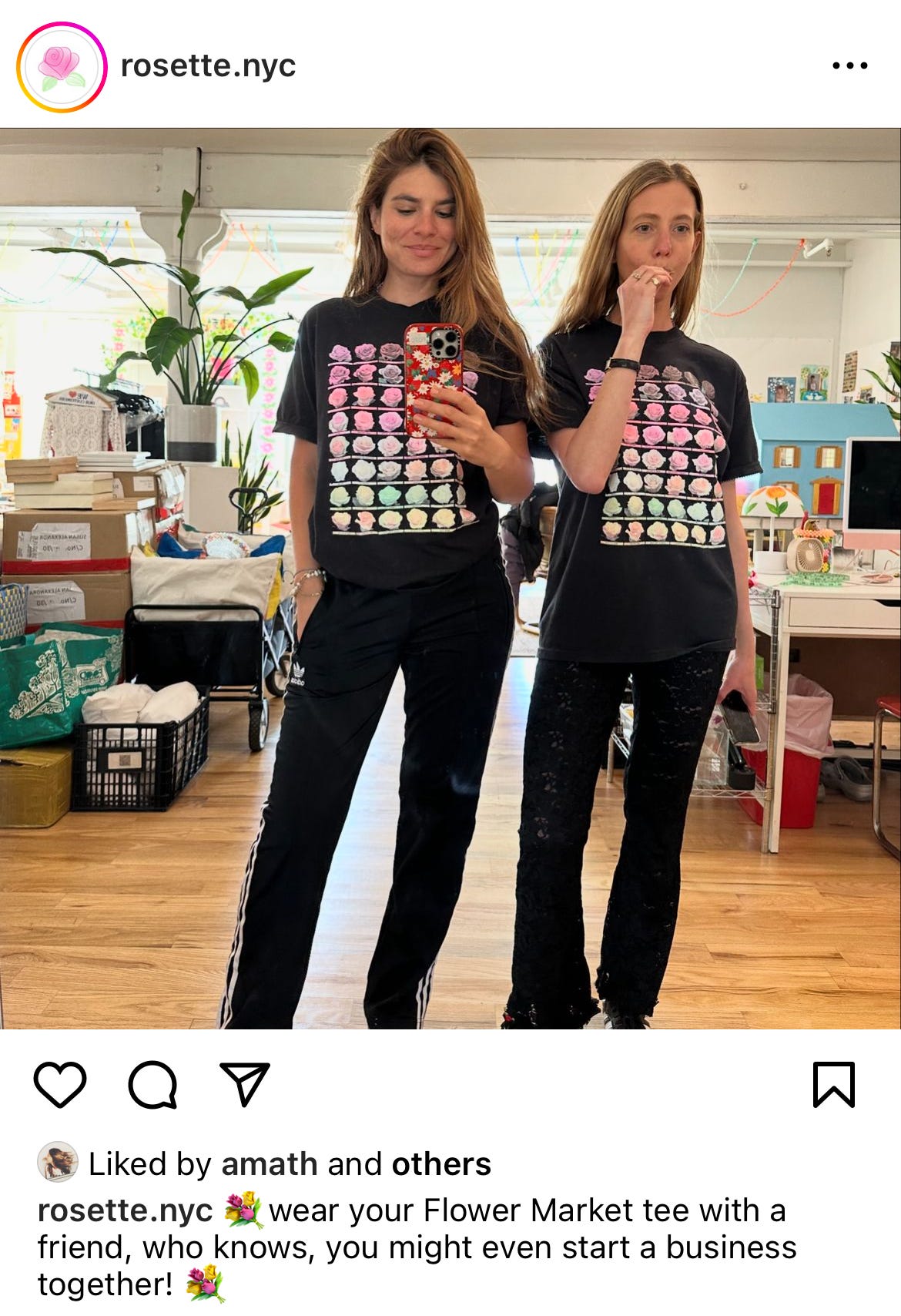 玉子 　Bibiy ROSETTE TEE This Rosette Unisex Tee is My New Fave