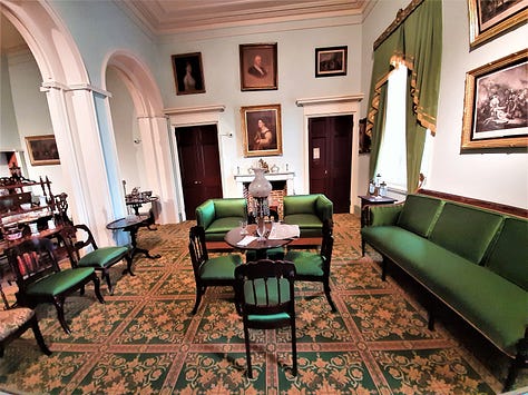 Collage of photos from the historic Arlington House, including photos of the massive columns with gravestones in the foreground, interior photos of the dining room and parlor, and a tomb marking the site of more than 2,000 unknown soldiers.