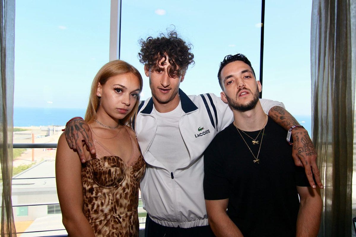 Reunión entre @c_tangana, @bad_gyal_pussy y Yung Beef (@secoweedcodein)  previa a sus actuaciones en Primavera Sound 2018. #PS18 #trap pic:  @Dani_Canto