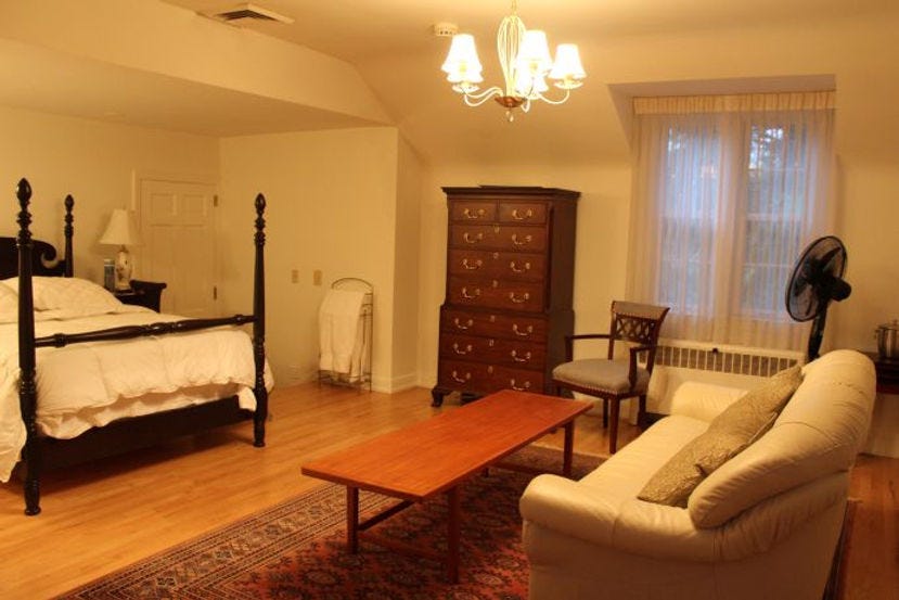 Guest bedroom in J. I. Rodale house