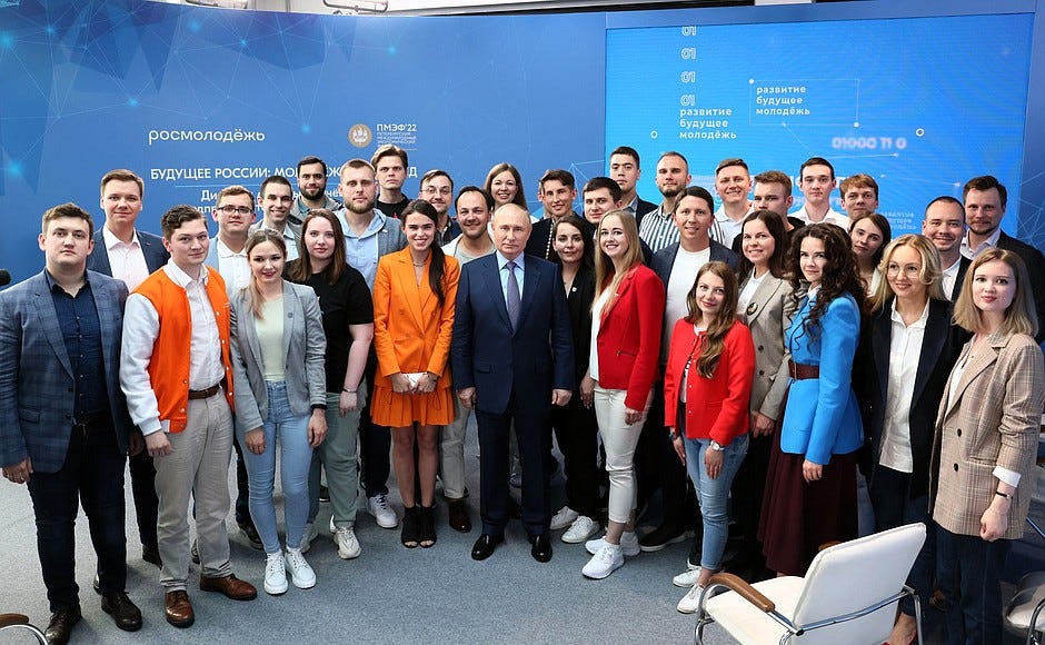 With the participants in the meeting with young entrepreneurs, engineers and scientists who will be attending the SPIEF.