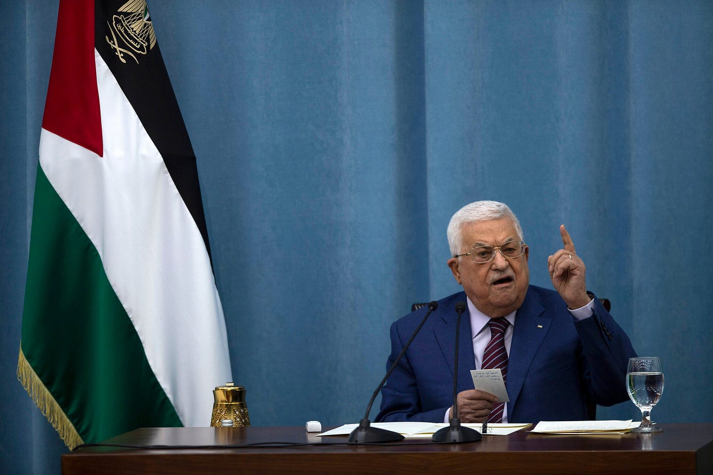 Poll: Nearly 80% of Palestinians want Mahmoud Abbas to resign | The Times  of Israel