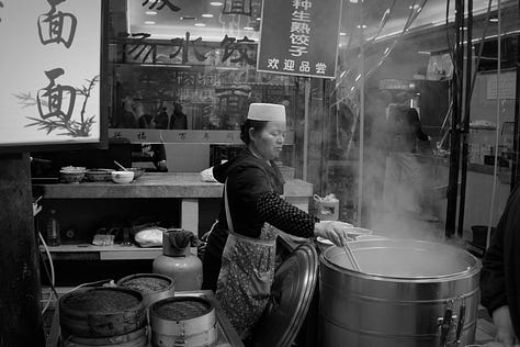 Photos of busy street scenes in Zhengzhou China