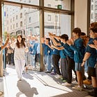 애플 4분기 신기록 행진...중국 회복·AI 투자·관세 인하 '삼박자'