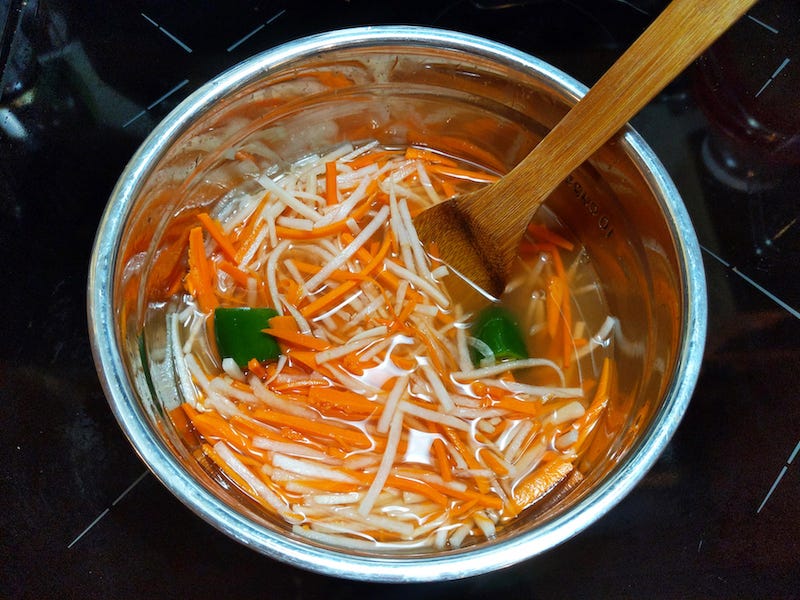 Vietnamese-Daikon-and-Radish-Pickle-Do-Chua-recipe Vietnamese-Daikon-and-Radish-Pickle-Do-Chua-recipe