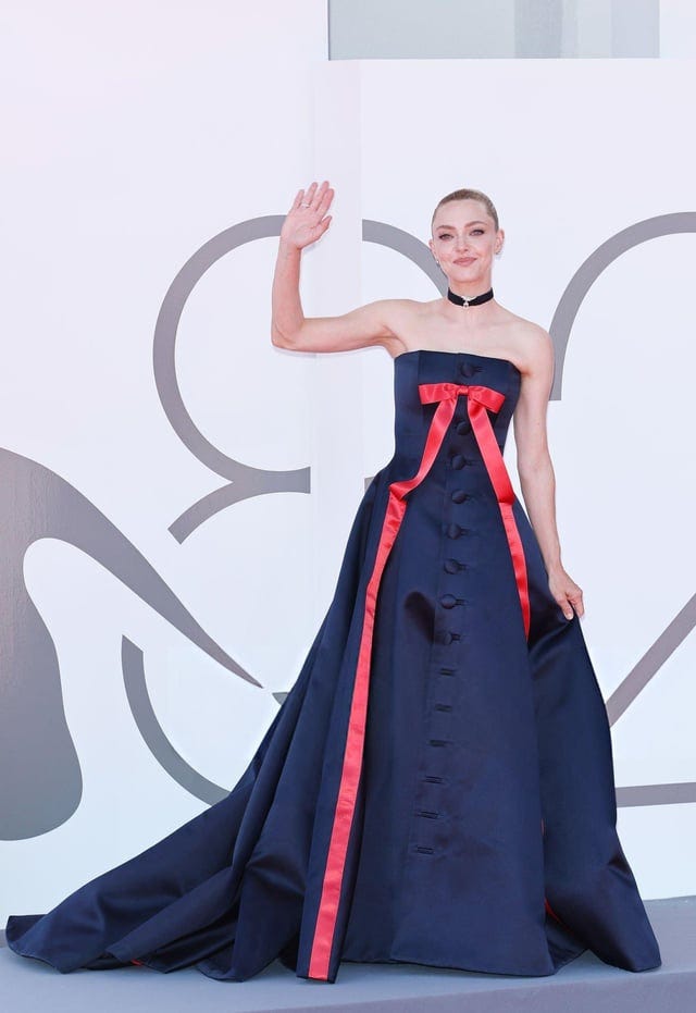 Amanda Seyfried in Prada at 'The Testament of Ann Lee' premiere during the  82nd Venice International Film Festival. Styled by Elizabeth Stewart.  (September 1, 2025) : r/whatthefrockk