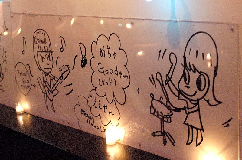 File:Yoshitomo nara-graffiti-niagara bar-2009.jpg