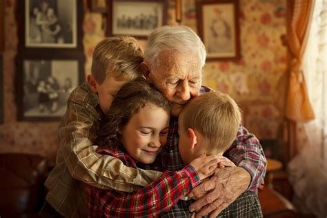 Grandparents hugging their grandchildren | Premium AI-generated image
